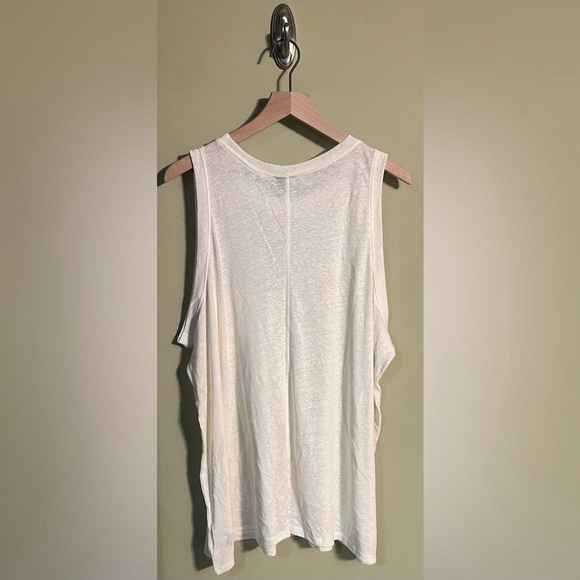 Lightweight Linen Blend Crew Neck Pocket Tank - Picture 2 of 3